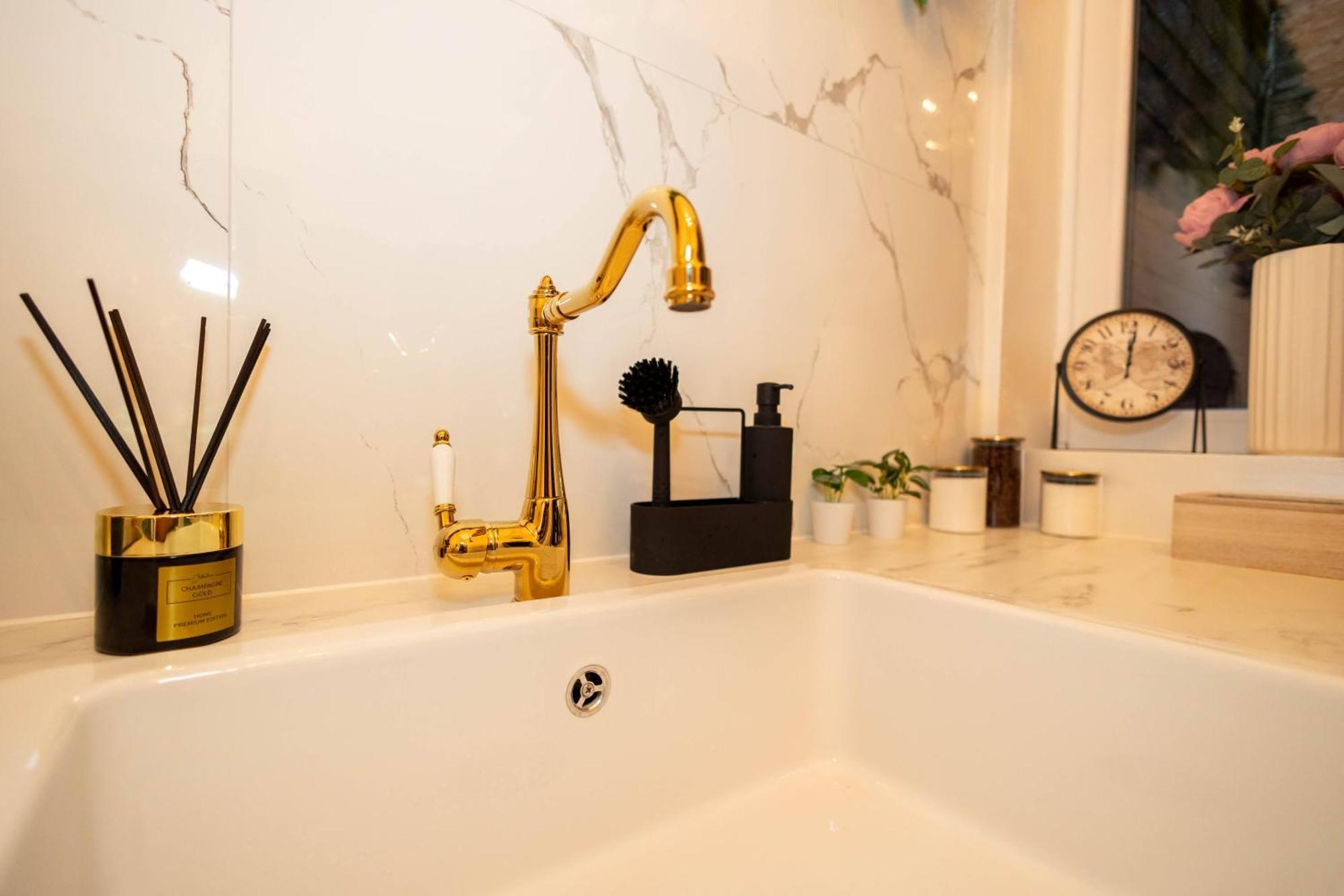New, Stylish And Spacious Apartment บราติสลาวา ภายนอก รูปภาพ