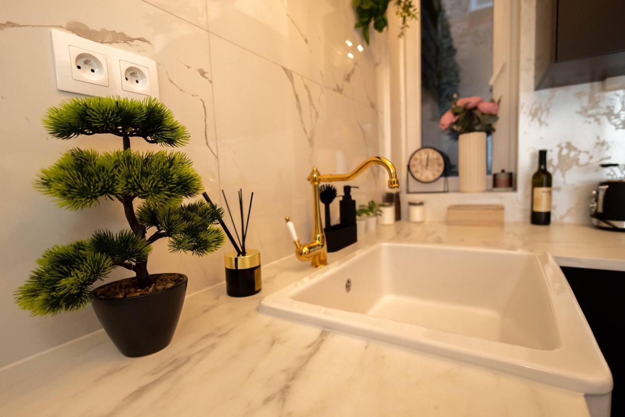New, Stylish And Spacious Apartment บราติสลาวา ภายนอก รูปภาพ