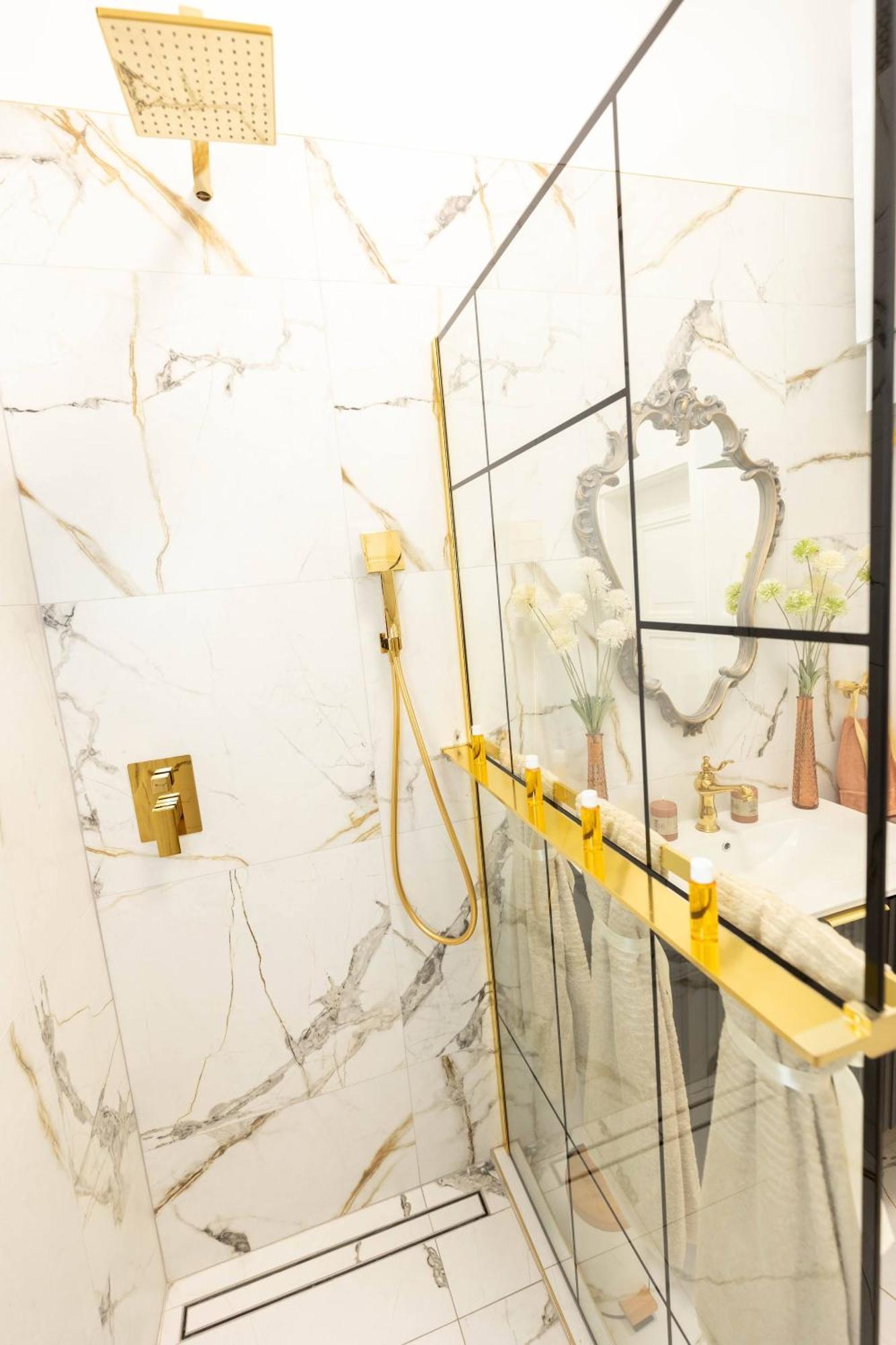 New, Stylish And Spacious Apartment บราติสลาวา ภายนอก รูปภาพ