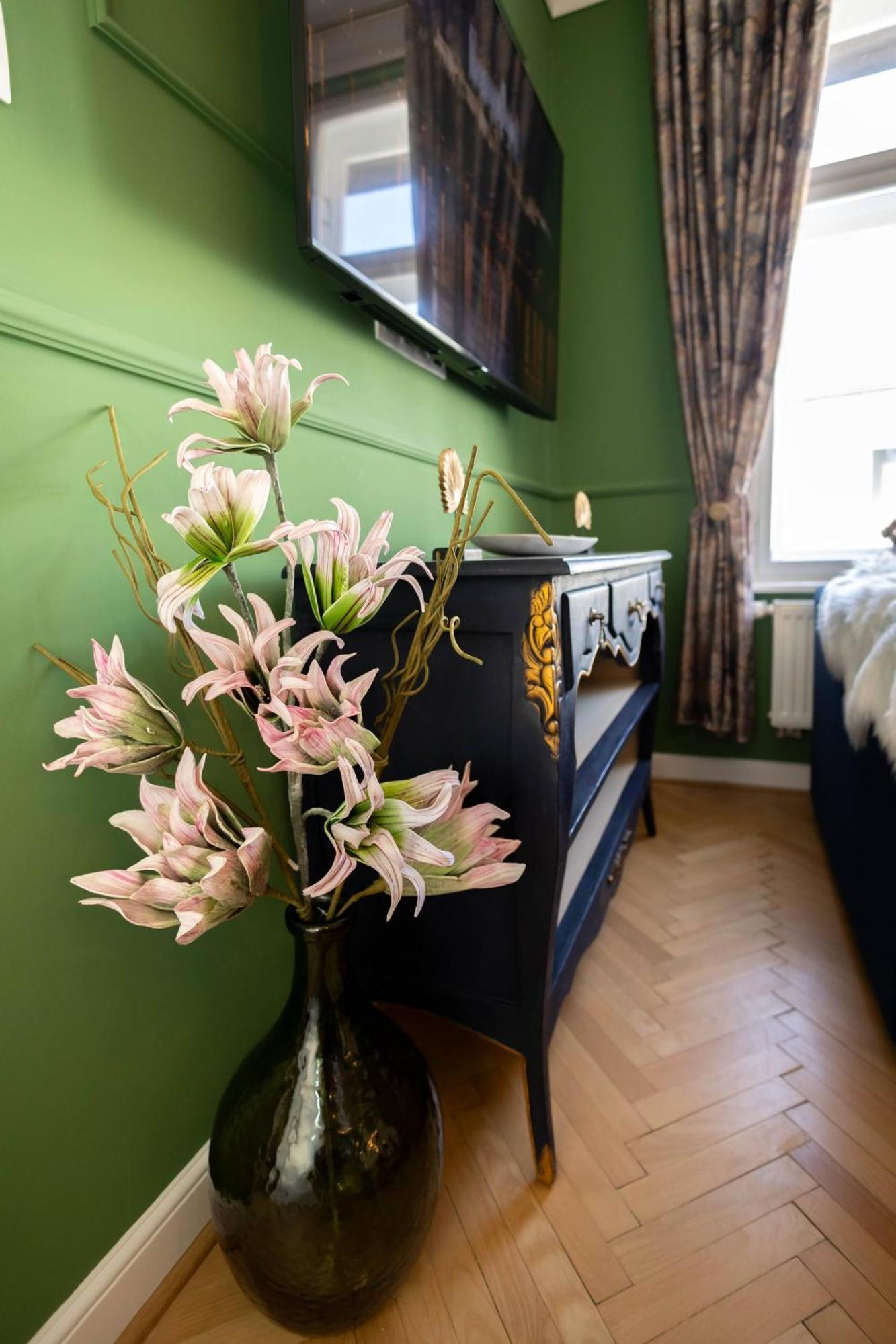 New, Stylish And Spacious Apartment บราติสลาวา ภายนอก รูปภาพ